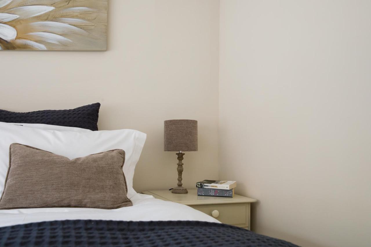 Orchard Croft Lodge: Spacious Family Retreat Near Wittering Beach Chichester Exterior photo