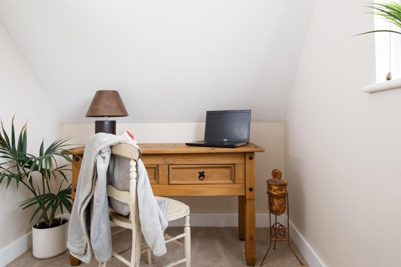 Orchard Croft Lodge: Spacious Family Retreat Near Wittering Beach Chichester Exterior photo