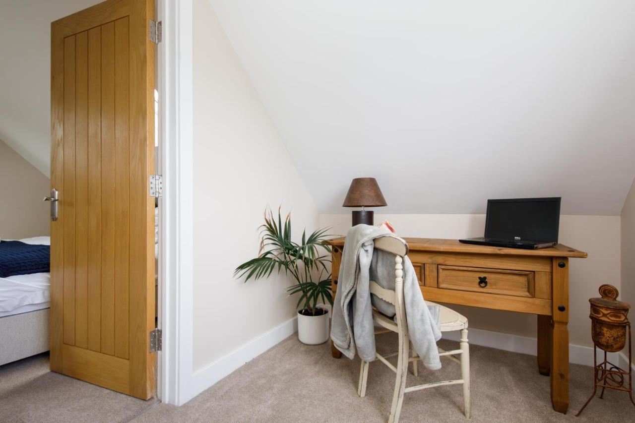 Orchard Croft Lodge: Spacious Family Retreat Near Wittering Beach Chichester Exterior photo