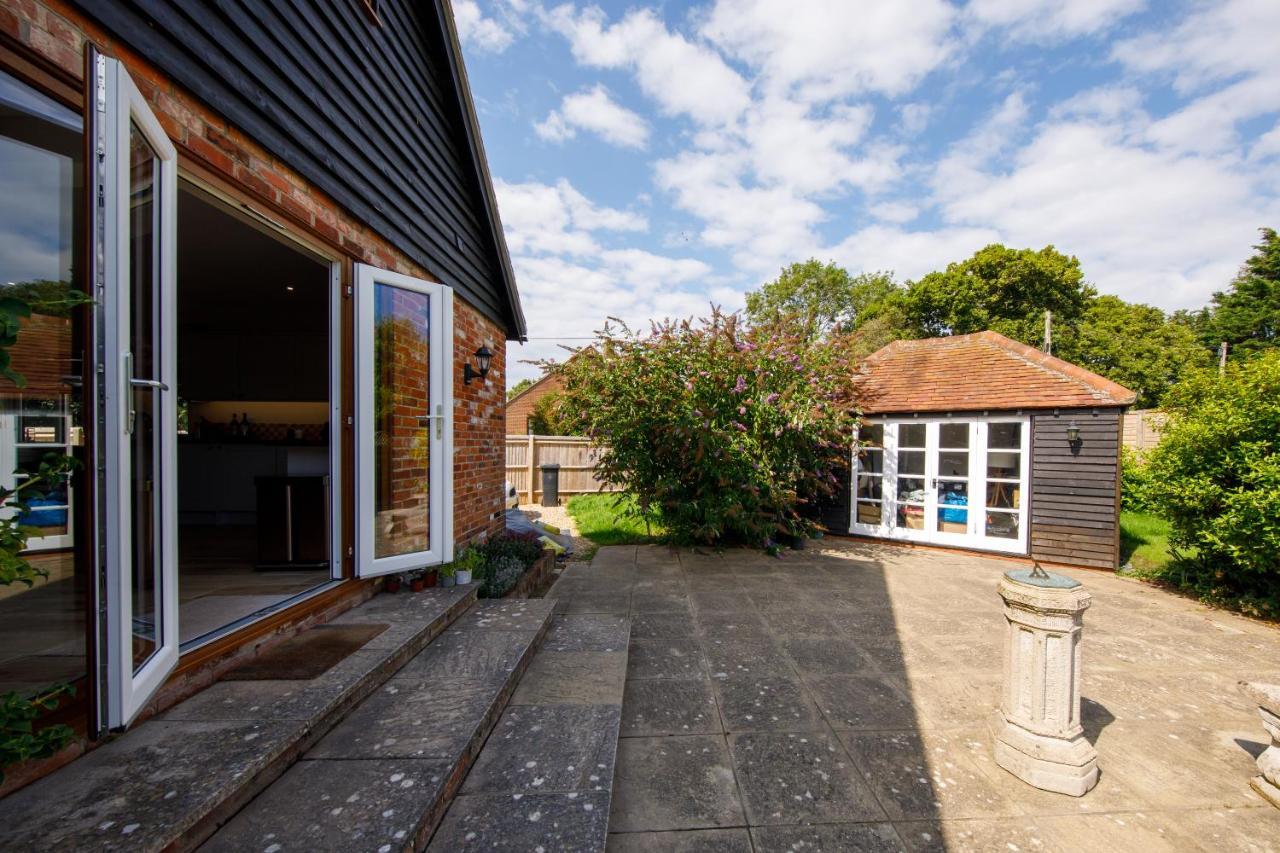 Orchard Croft Lodge: Spacious Family Retreat Near Wittering Beach Chichester Exterior photo