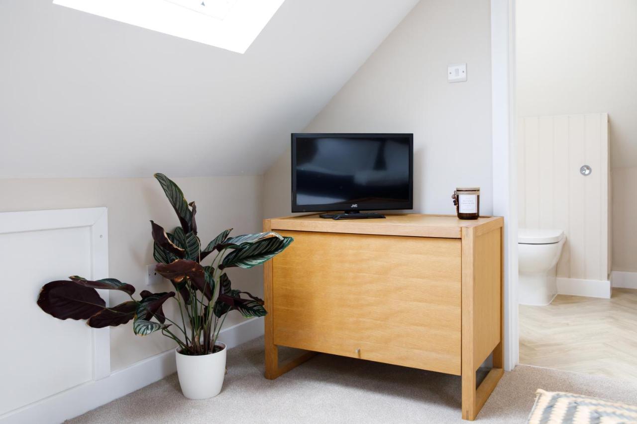 Orchard Croft Lodge: Spacious Family Retreat Near Wittering Beach Chichester Exterior photo