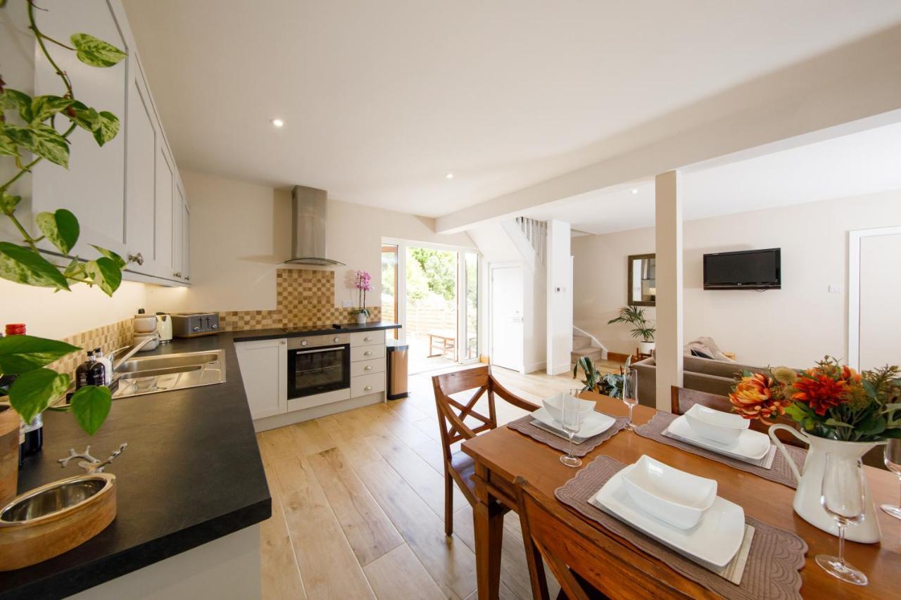 Orchard Croft Lodge: Spacious Family Retreat Near Wittering Beach Chichester Exterior photo